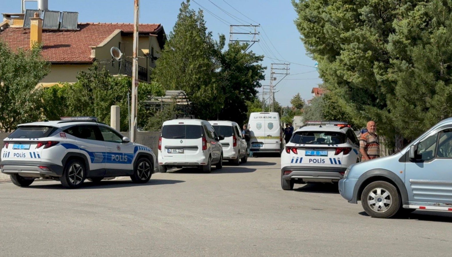 Annesi ile ablasını bıçaklayıp intihar girişiminde bulundu