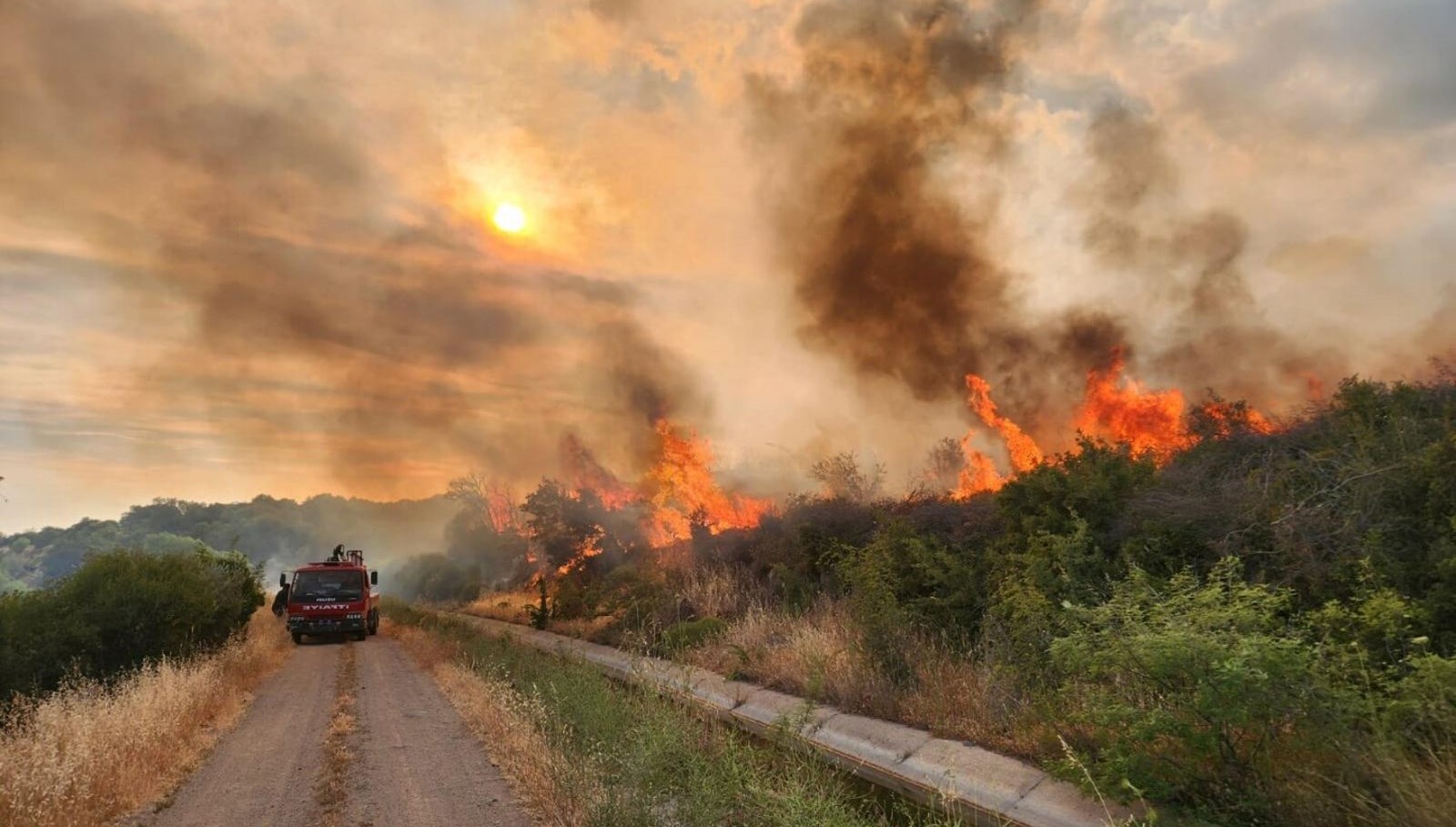 Çanakkale’de otluk alanda yangın