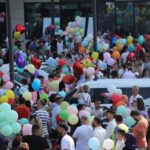 izmirde-kanserle-mucadele-eden-cocuklar-icin-gokyuzune-rengarenk-balonlar-ucuruldu-5-VbqSeVBa.jpg