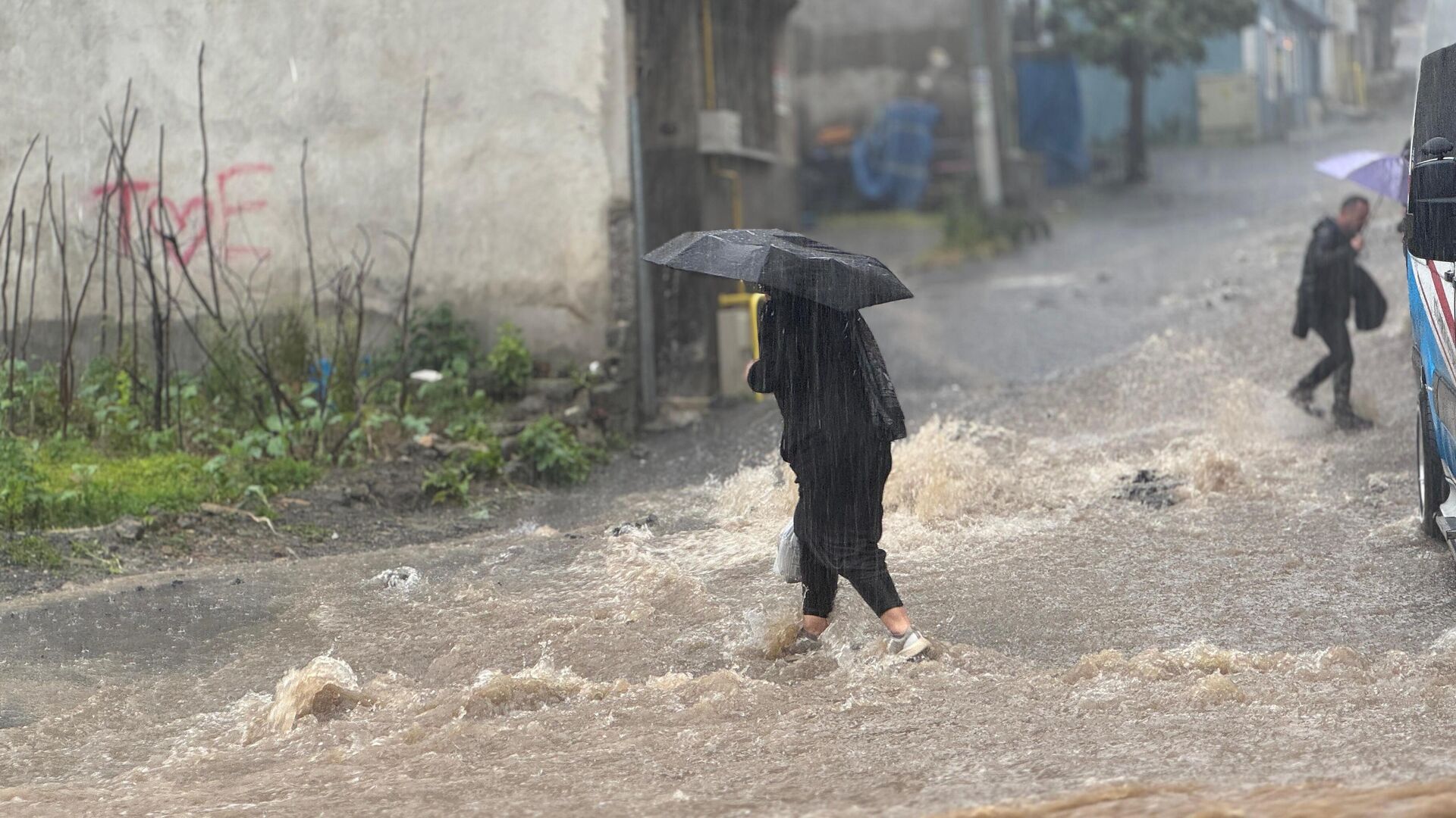 Meteoroloji saat verdi: Gök gürültülü sağanak geliyor