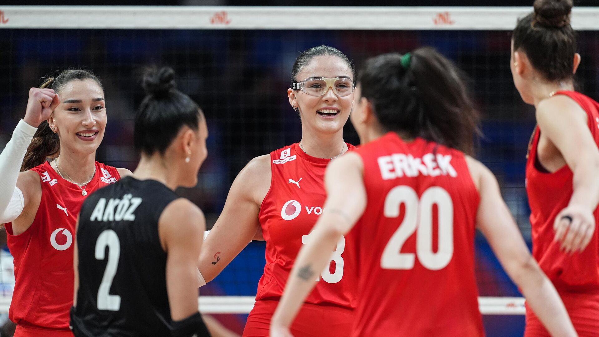 Milli voleybolcu Zehra Güneş maça gözlükle çıktı: ‘Bir kısmımı göremiyorum, görüşümü kaybettim’