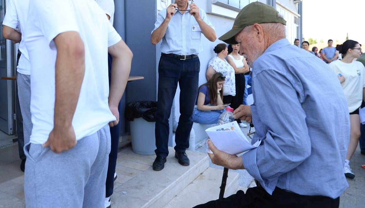 YKS’nin en yaşlı adayı sınava girdi