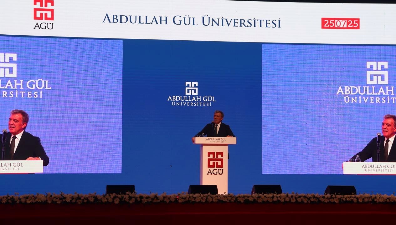 Abdullah Gül: “Dünya çok tehlikeli bir dönemden geçiyor”