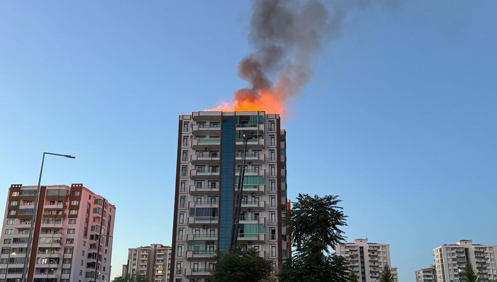 Diyarbakır’da anne ve 3 çocuğunun öldüğü yangında 18 kişiye hapis talebi