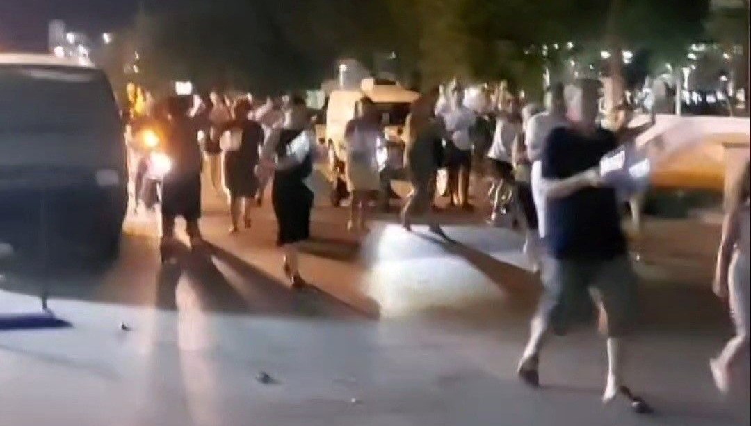 Su kesintileri vatandaşları isyan ettirdi: Bidonlarla sokağa çıktılar