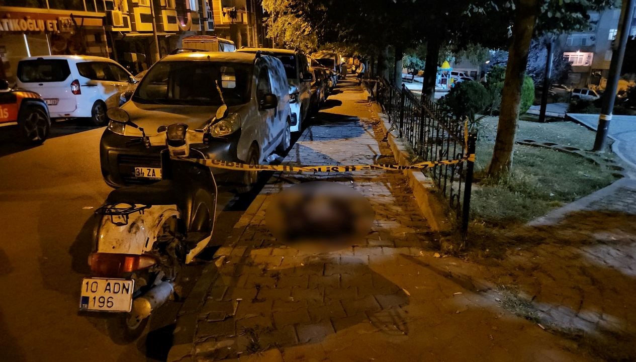 Sultangazi’de bıçaklı saldırıya uğrayan genç hayatını kaybetti