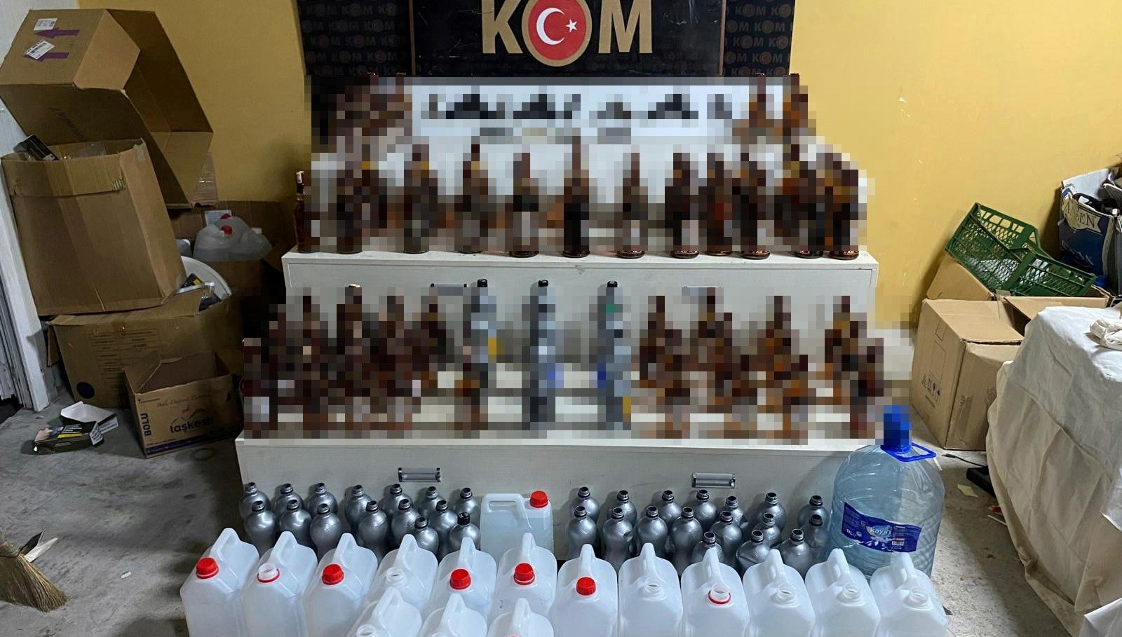 Eğlence mekanı görünümlü mekanda kaçak içki imal etmişler