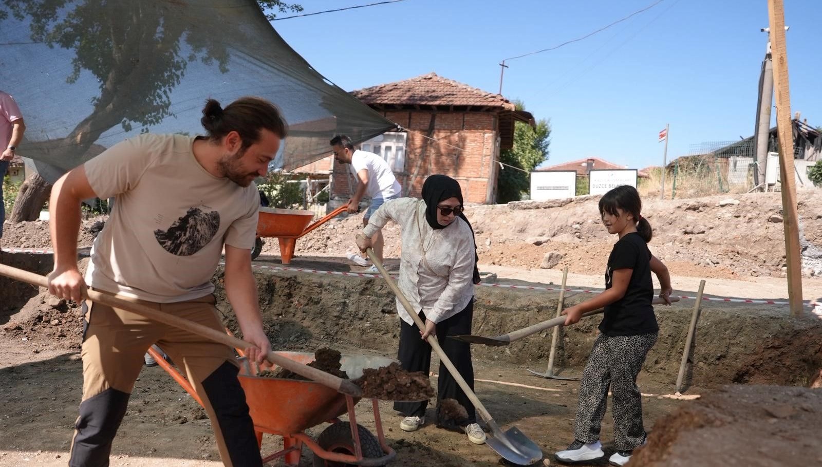 Konuralp Antik Tiyatrosu’ndaki kazı çalışmalarında sona yaklaşılıyor