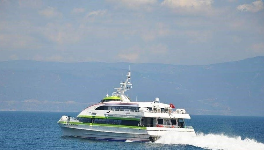 Marmara’da fırtına deniz seferlerini aksatıyor