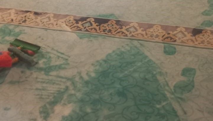 Şakanın dozunu kaçıran gençler camiye zarar verdi