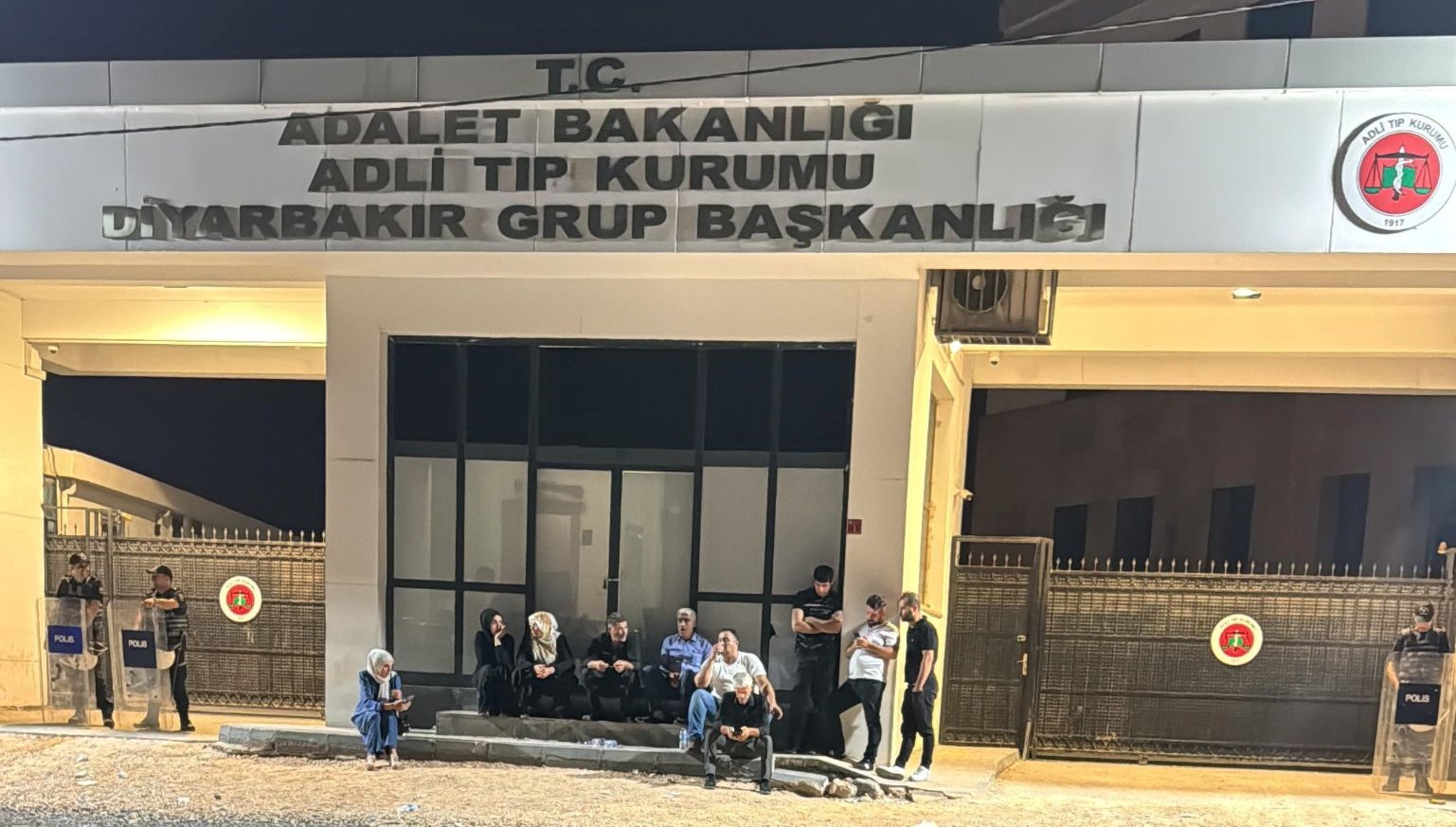 6 yaşındaki çocuk, yan yatan römorkun altında can verdi