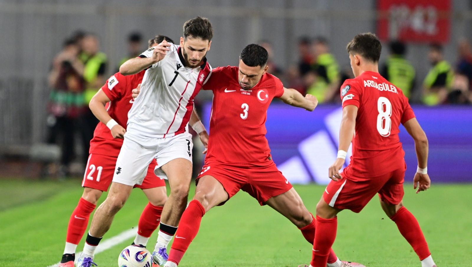 A Milli Takım, galibiyetle başladı: Barış Alper’e kırmızı kart çıktı, 3 puan 3 golle geldi!