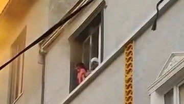 Bursa’da yangın paniği: Anneanne torununu alevlerden korudu