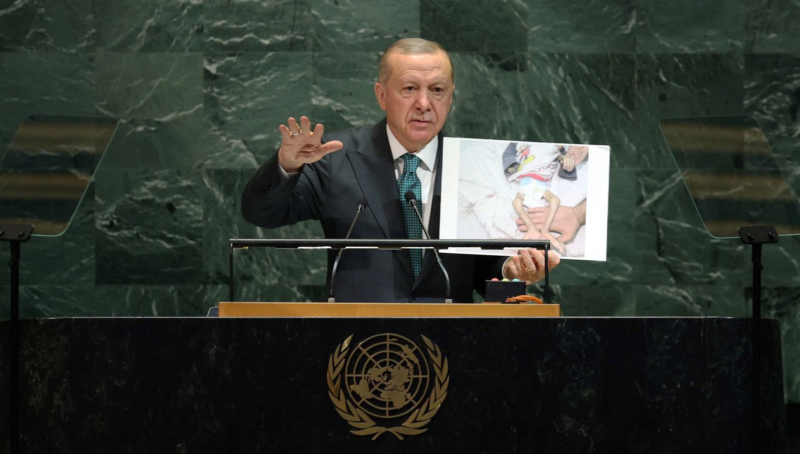 Cumhurbaşkanı Erdoğan BM’ye fotoğraflarla seslendi: İşte o fotoğrafların hikayesi…