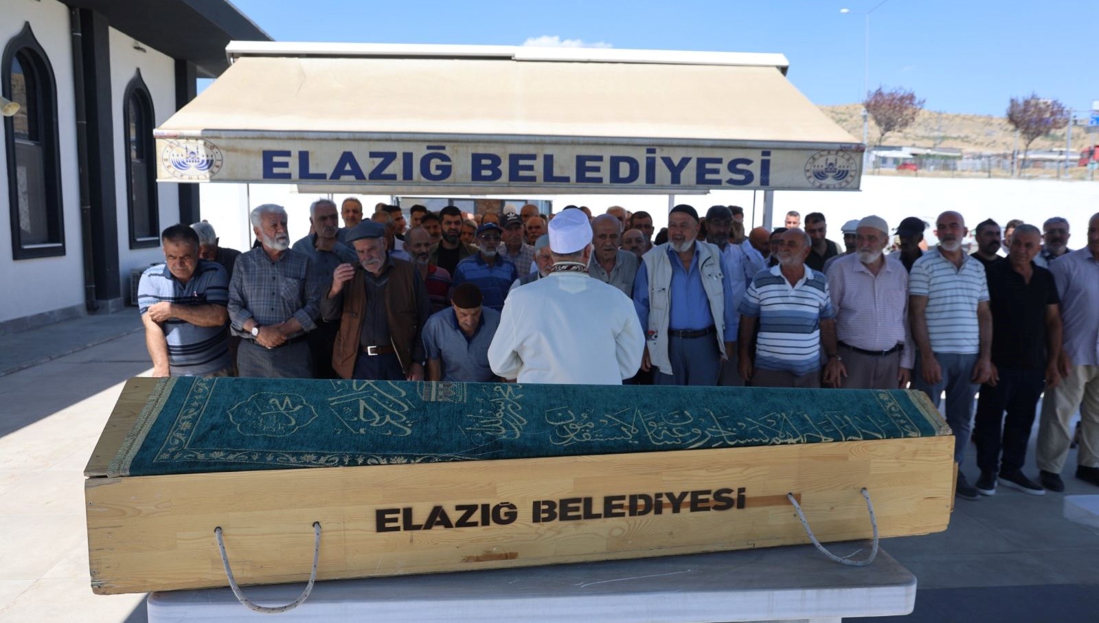 Emekli maaşını çekmeye çıkmıştı: Yarım saat içinde 2 otomobilin çarptığı adam hayatını kaybetti