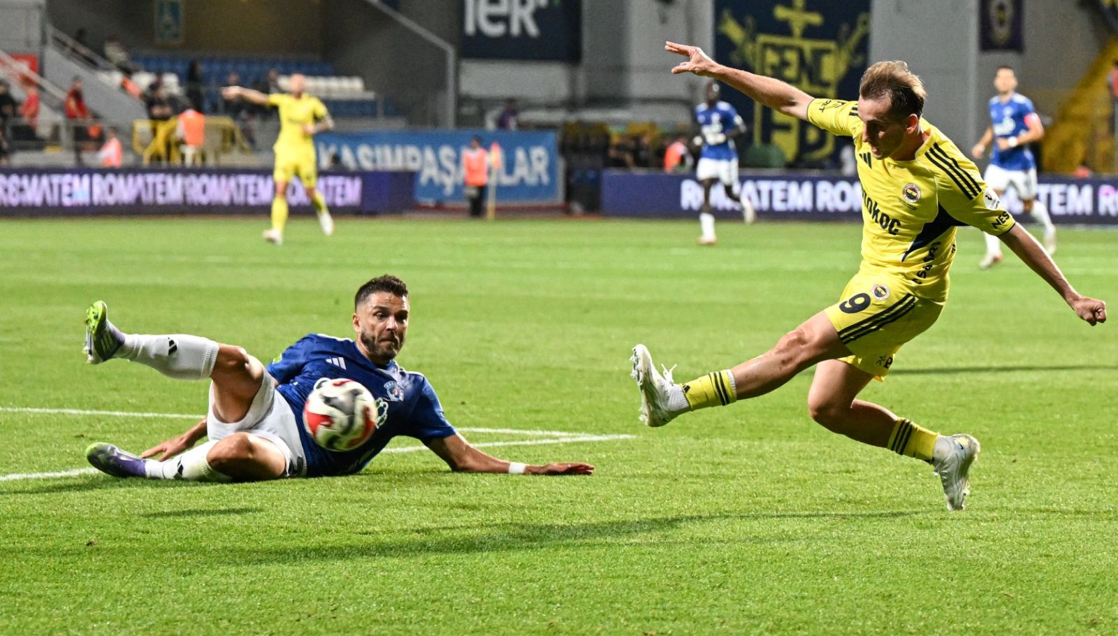 Fenerbahçe, 10 kişi kalan Kasımpaşa’ya takıldı