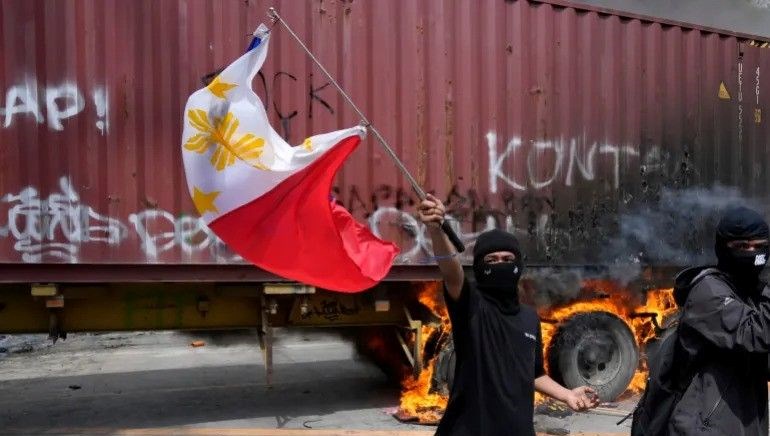 Filipinler’de yolsuzluk skandalı protestoları: Çatışmalar yaşandı