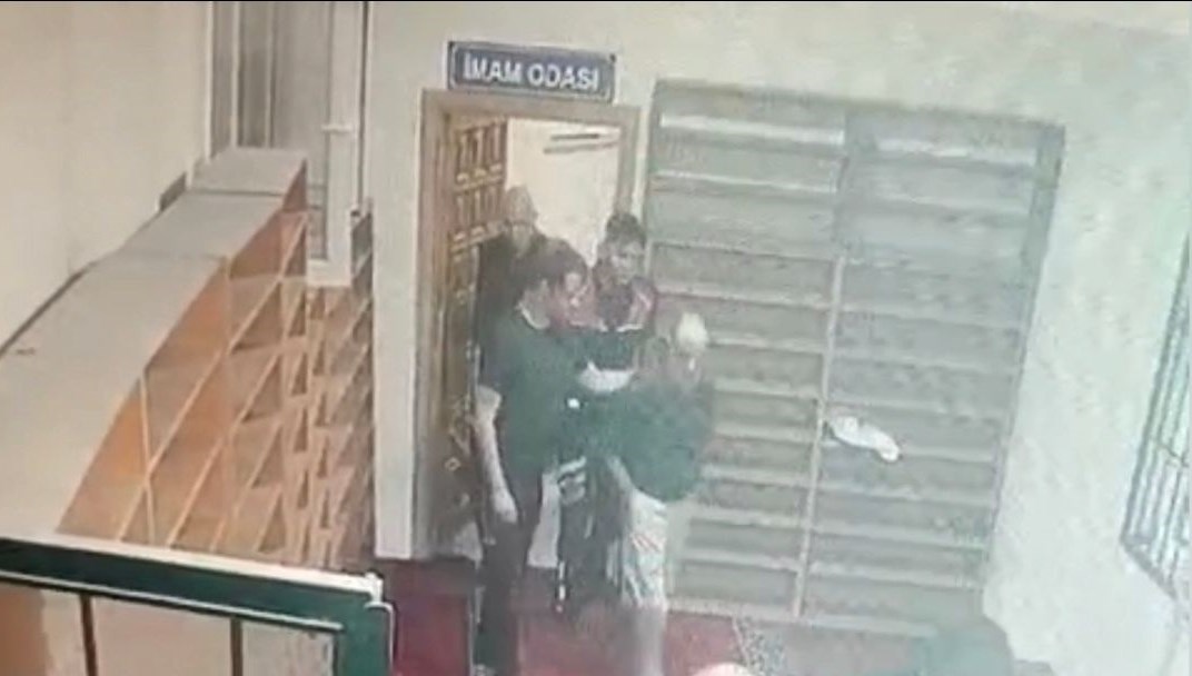 Hapis cezası nedeniyle aranan kişi dolabın içinde yakalandı