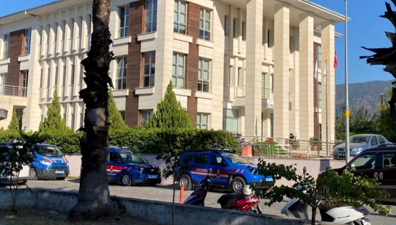 Köyceğiz’deki “imar yolsuzluğu” soruşturmasında gözaltına alınan 3 kişiye adli kontrol