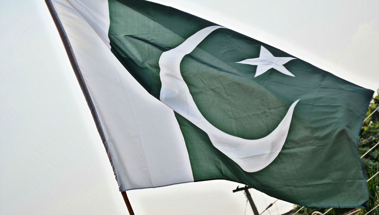 Pakistan’ın kuzeybatısında askeri tesise bombalı saldırı