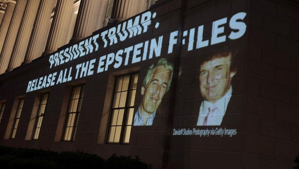 Trump iddiaları reddetmişti: Demokratlar, Epstein mektubunu açıkladı