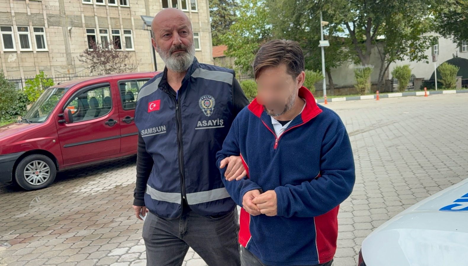 Balkondan girdiği evlerden 70 bin liralık eşya çaldı: Şüpheli tutuklandı