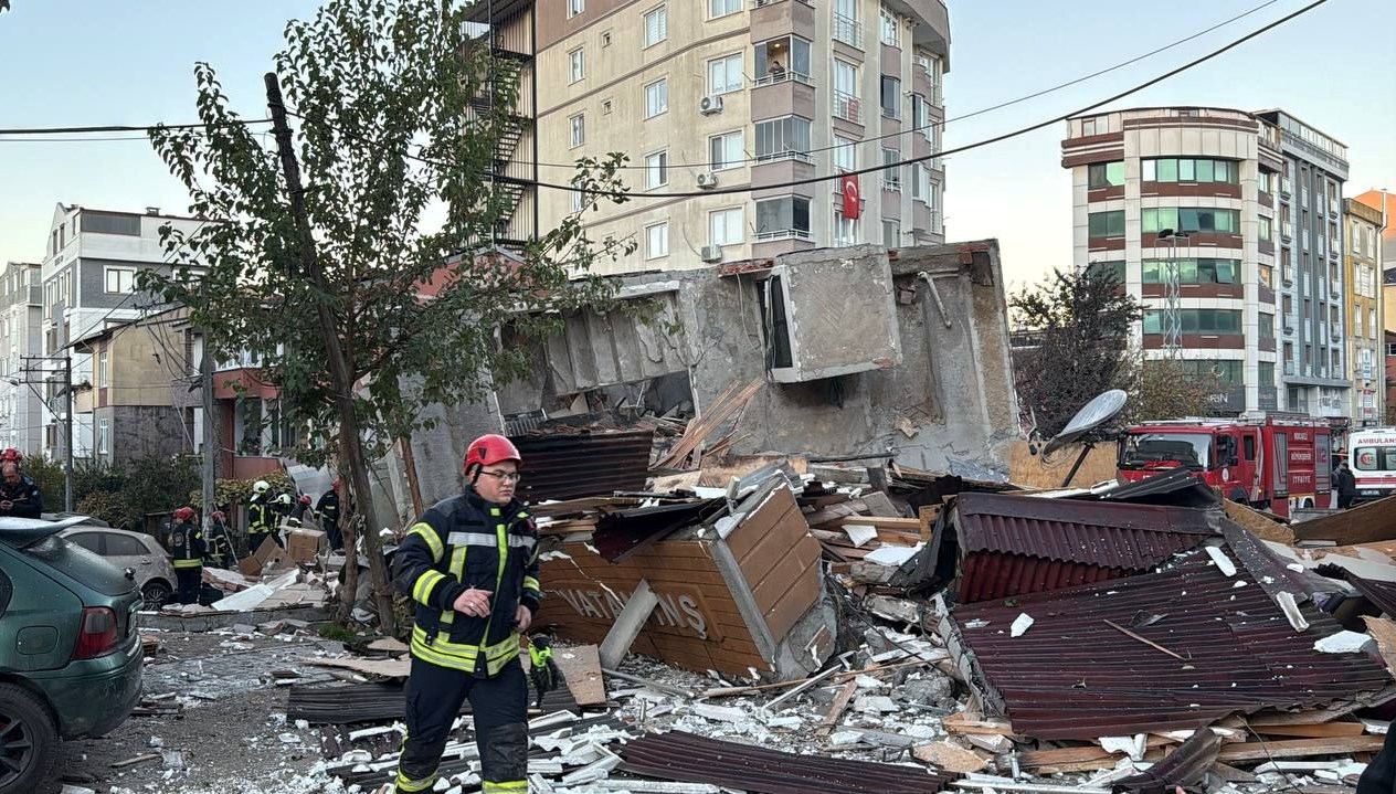 Gebze’de 7 katlı bina çöktü. Enkaz altında en az 7 kişi olabilir