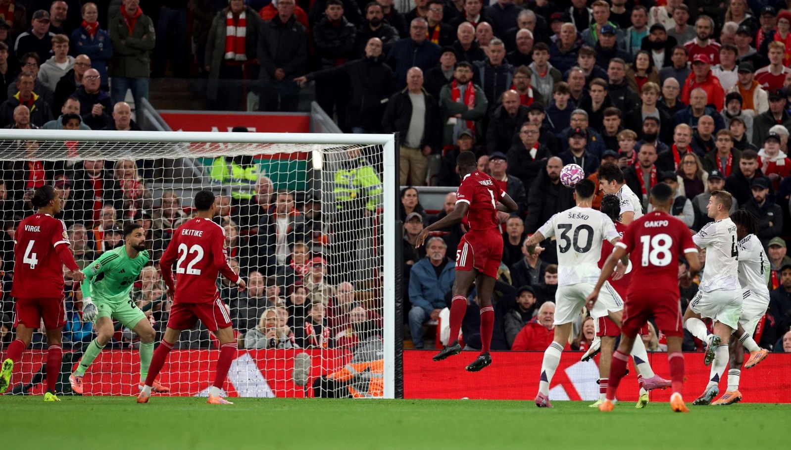 Liverpool neye uğradığını şaşırdı: Anfield’da kazanan Manchester United!