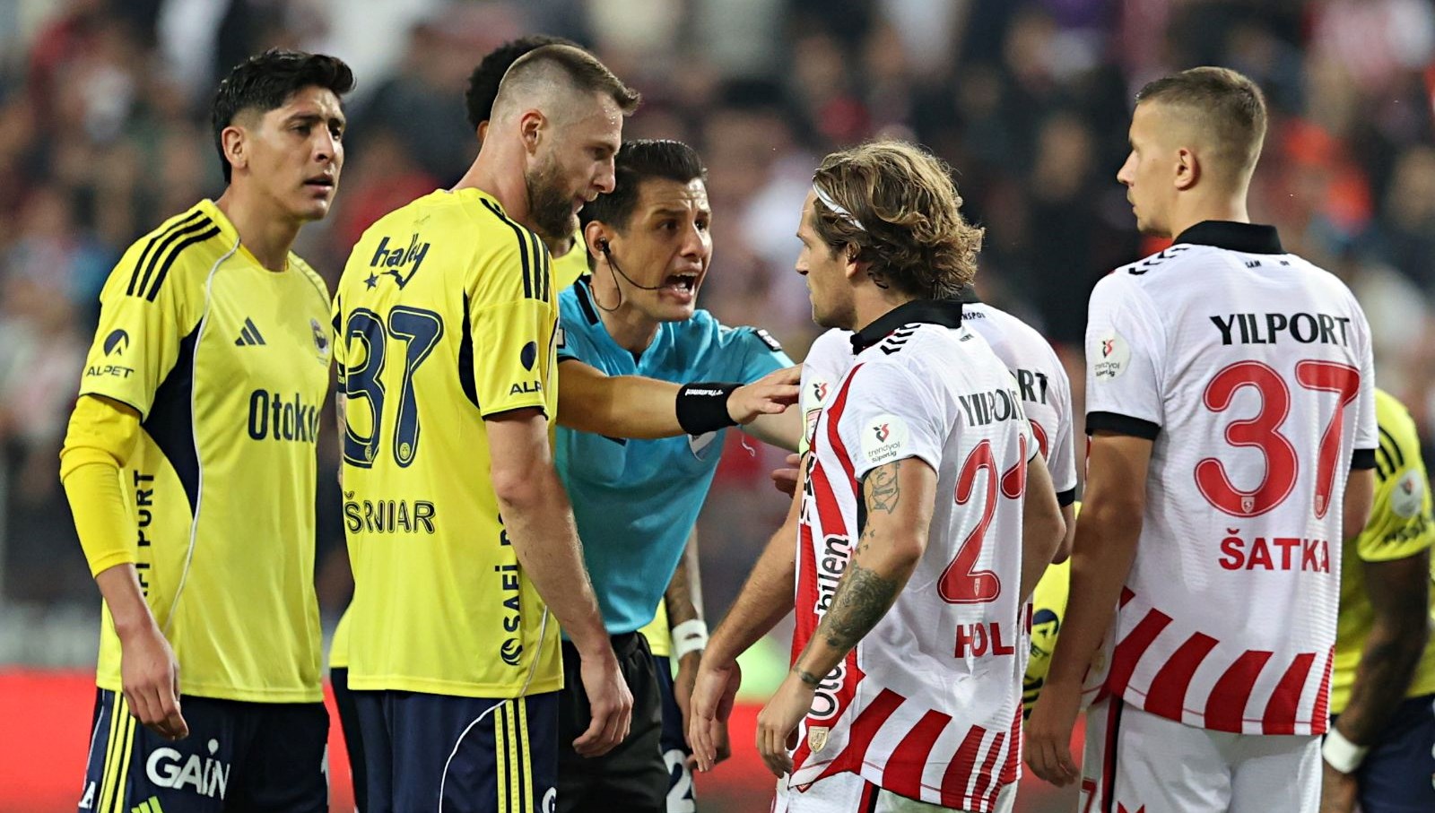 Samsunspor-Fenerbahçe maçının hakemi, devre arasında açıkladı: Golün iptal eidlme nedeni belli oldu!