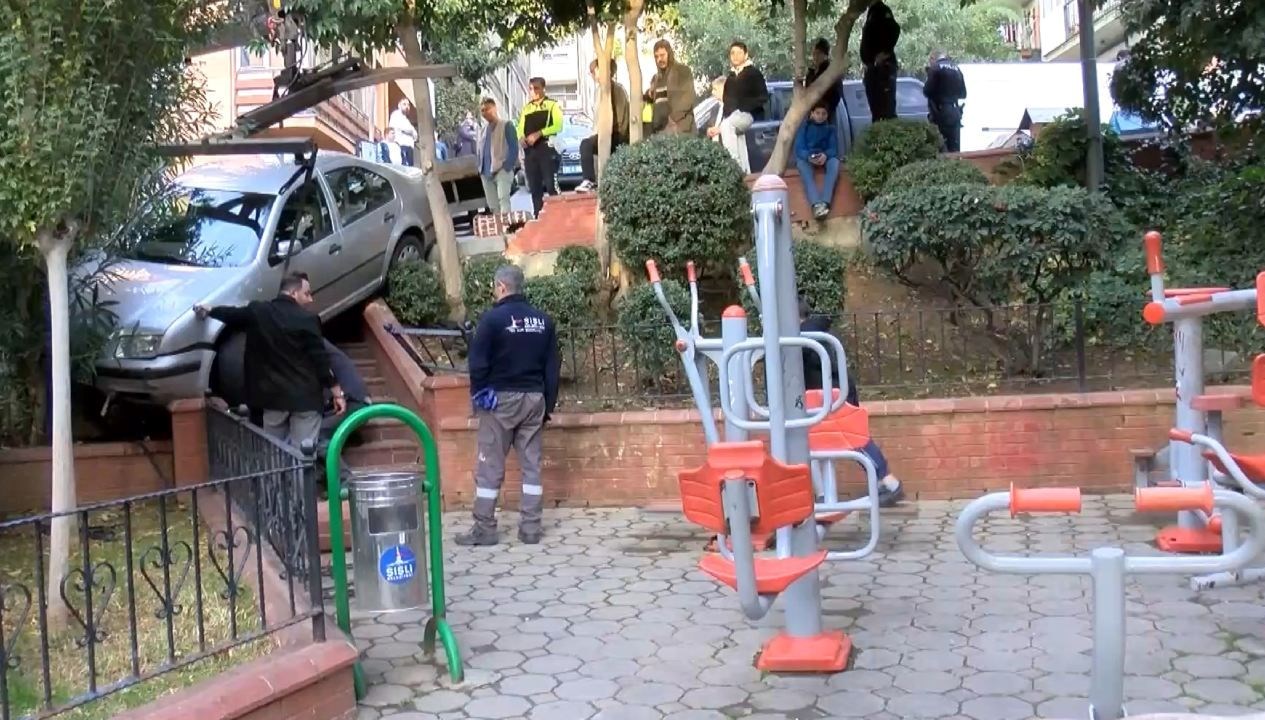 Şişli’de çocuk parkında faciadan dönüldü