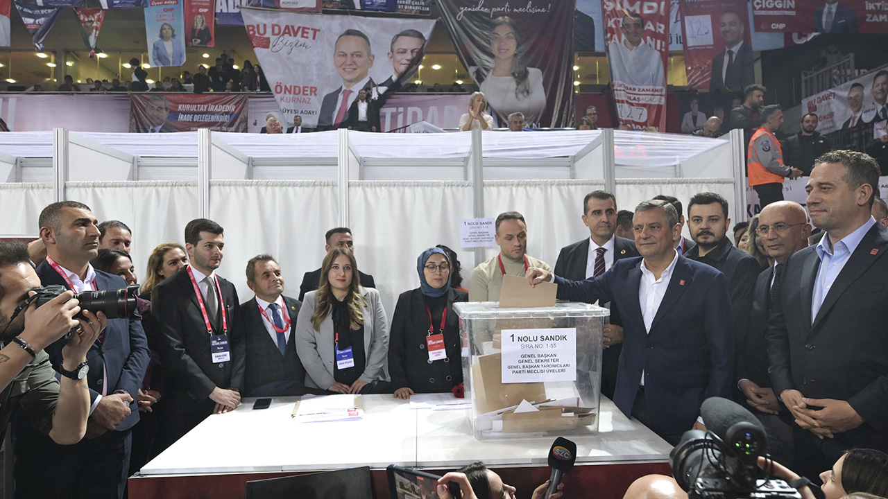CHP’de kurultay tamamlandı. Özel’in listesine firesiz onay