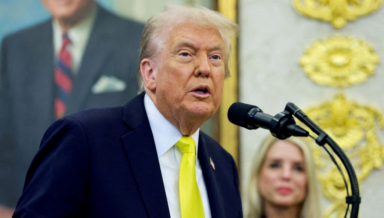 FBI, Trump’ı soruşturan ajanları birer birer kovuyor