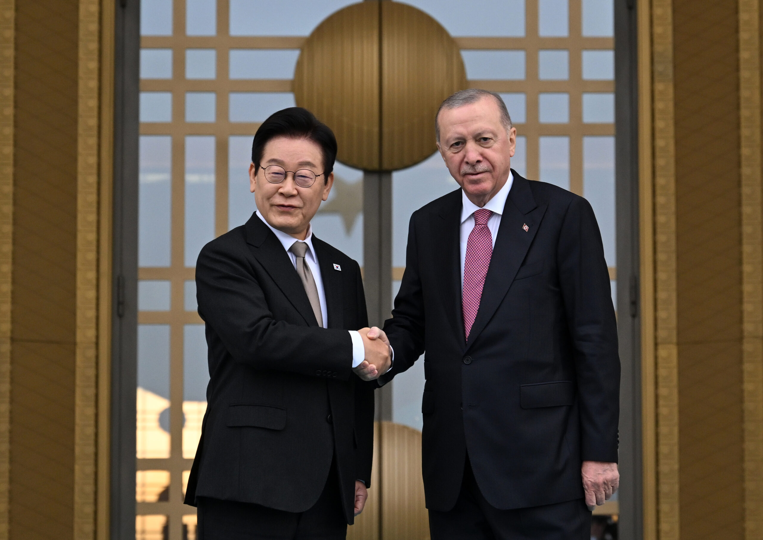 Güney Kore Devlet Başkanı Ankara’da: Cumhurbaşkanı Erdoğan resmi törenle karşıladı