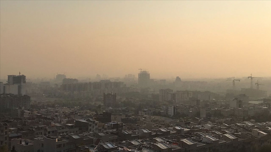 İran’da hava kirliliği: Okullarda yüz yüze eğitime ara verildi
