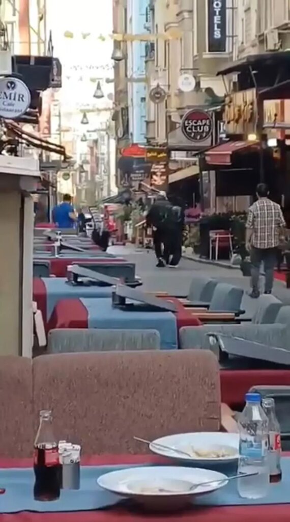 istiklal-caddesinde-silah-sesleri-otelden-cikip-kursun-yagdirdi-0-ahG5DJHA.jpg