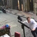 istiklal-caddesinde-silah-sesleri-otelden-cikip-kursun-yagdirdi-2-YmABflFW.jpg