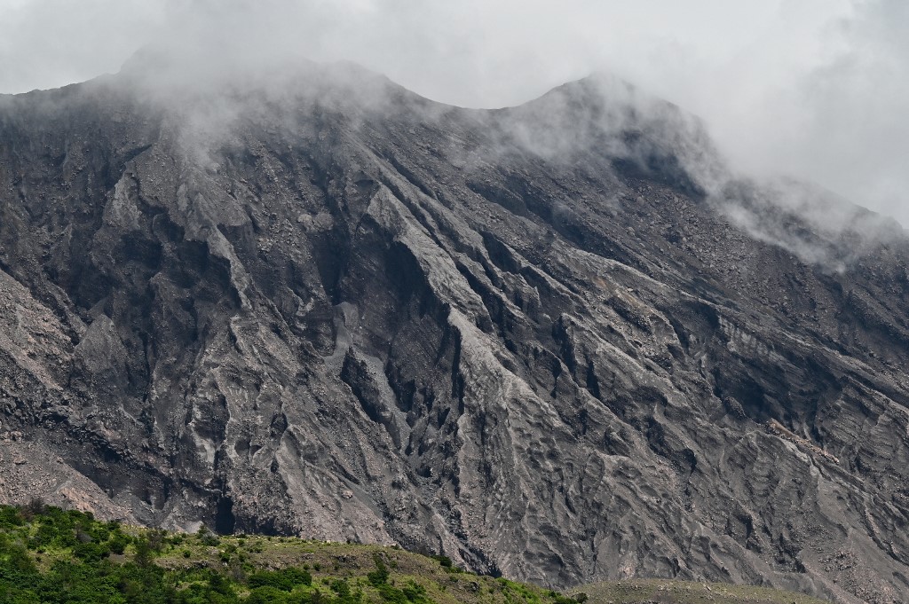 Japonya’nın en aktif yanardağı Sakurajima patladı, küller 4 bin metre yükseldi