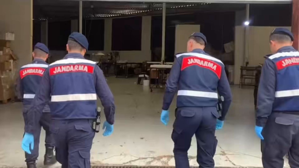17 şehirde sahte içki operasyonu. Binlerce litre sahte içkiye el konuldu