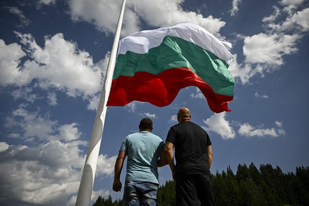 Bulgaristan hükümetinin istifası, euroya geçiş öncesi siyasi kriz yarattı