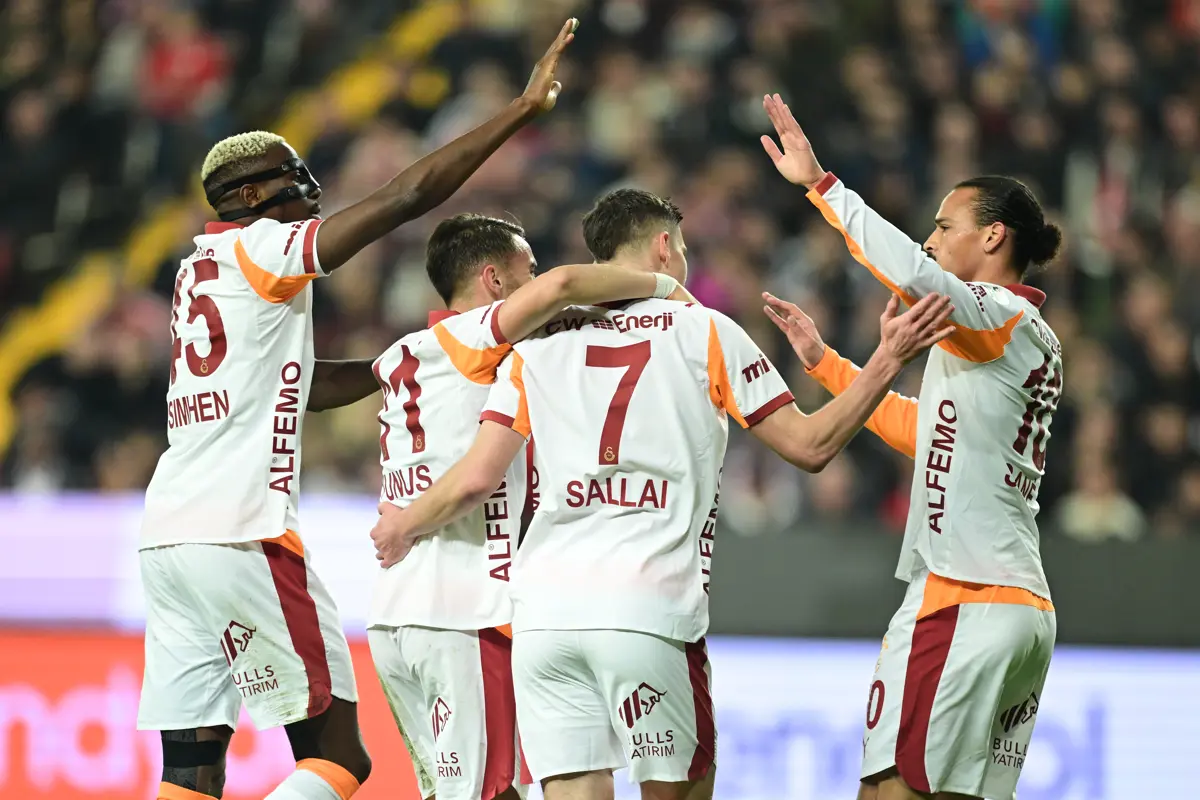 Galatasaray, Antalya deplasmanında farklı kazandı, Osimhen cezalı duruma düştü