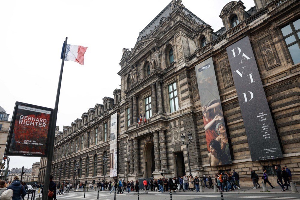 Louvre Müzesi’nde su sızıntısı. Yaklaşık 400 nadir kitap hasar gördü