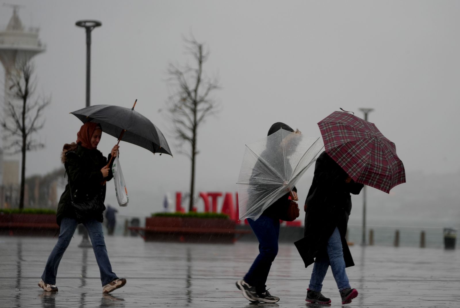 Meteorolojiden kuvvetli sağanak ve fırtına uyarısı