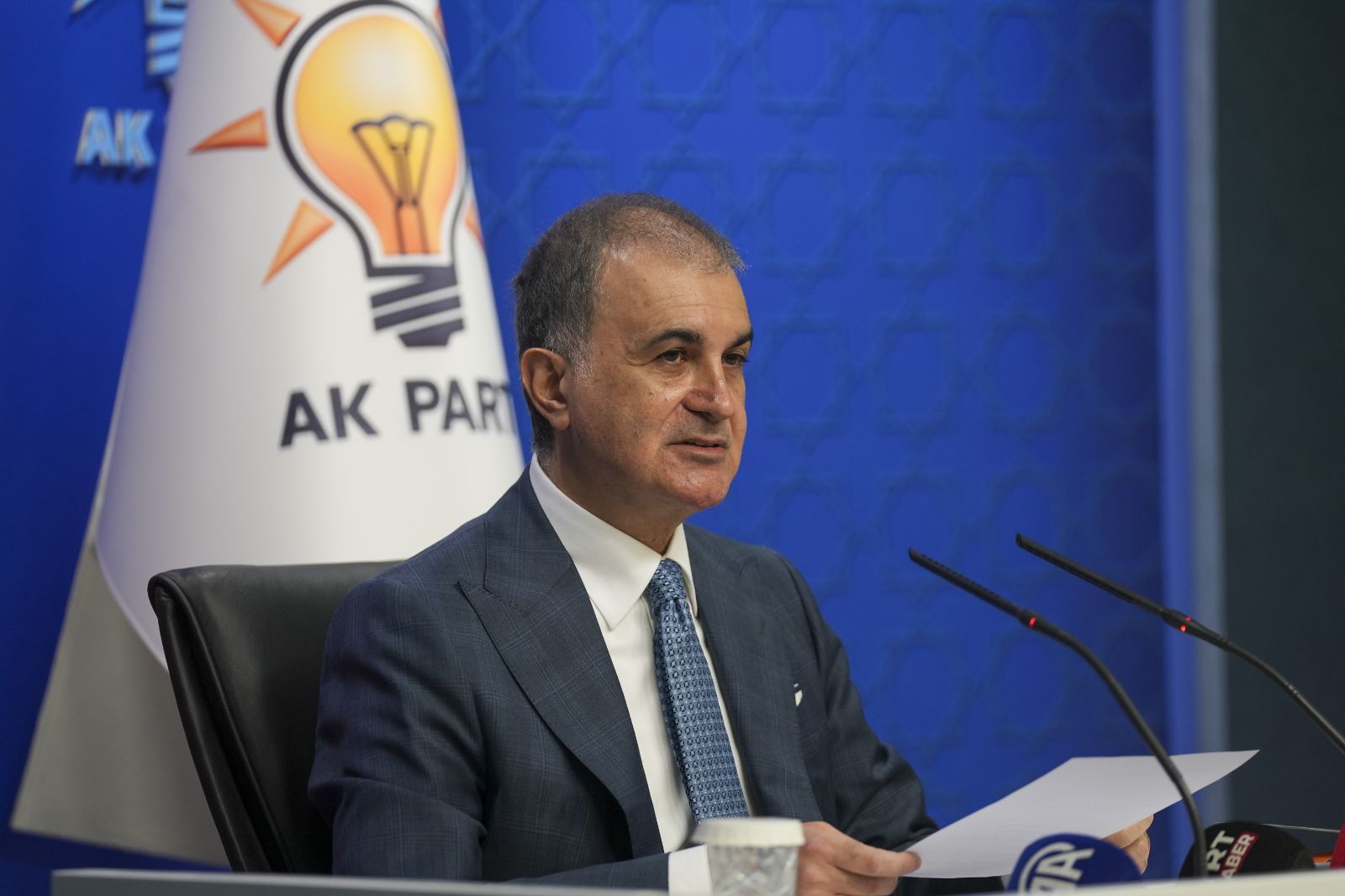 Ömer Çelik’ten Özgür Özel’e cemevi tepkisi