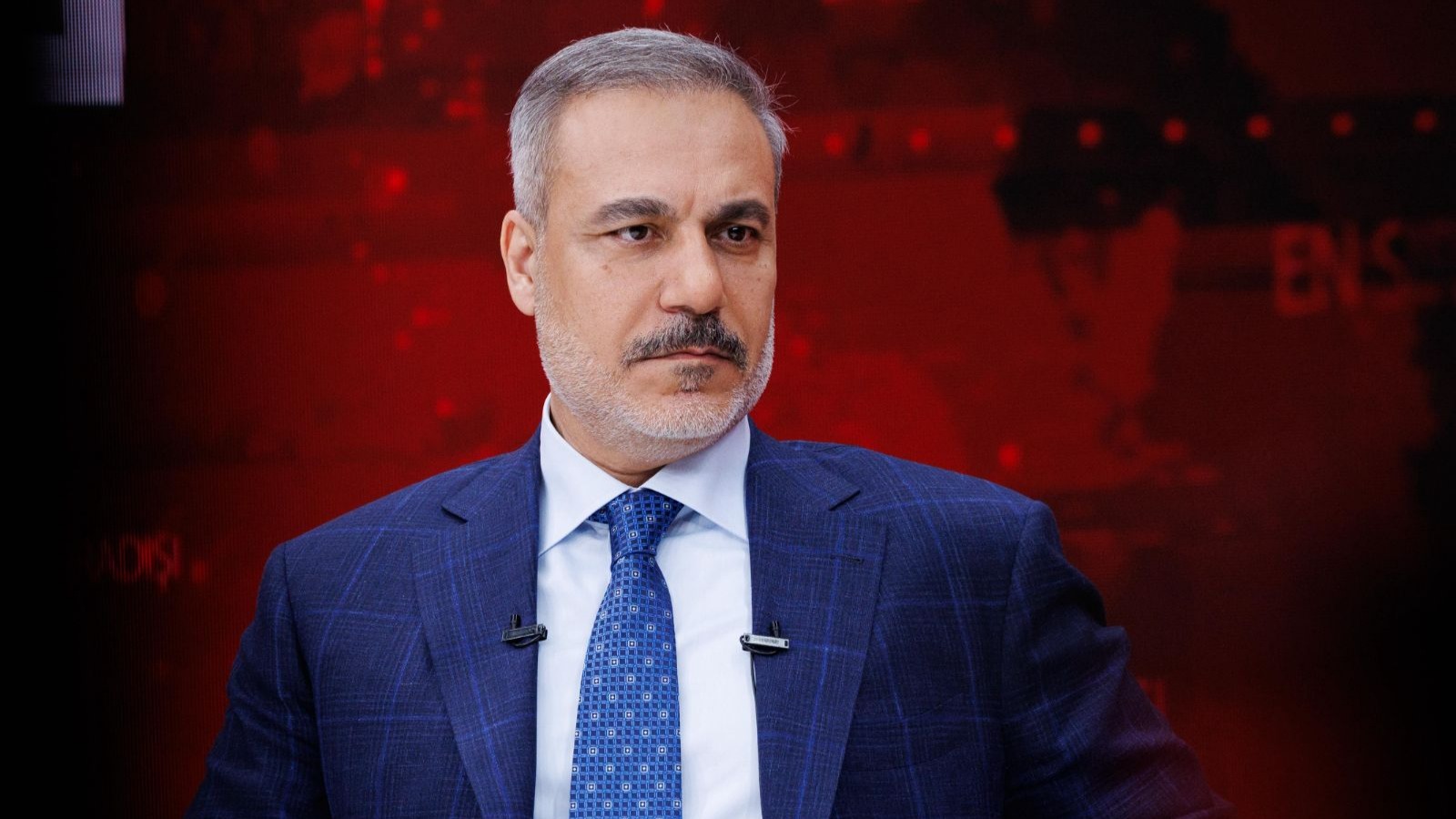 “Suriye’deki yıkımı düzeltmek için birçok kelepçeyi söküp atmak gerekiyor”