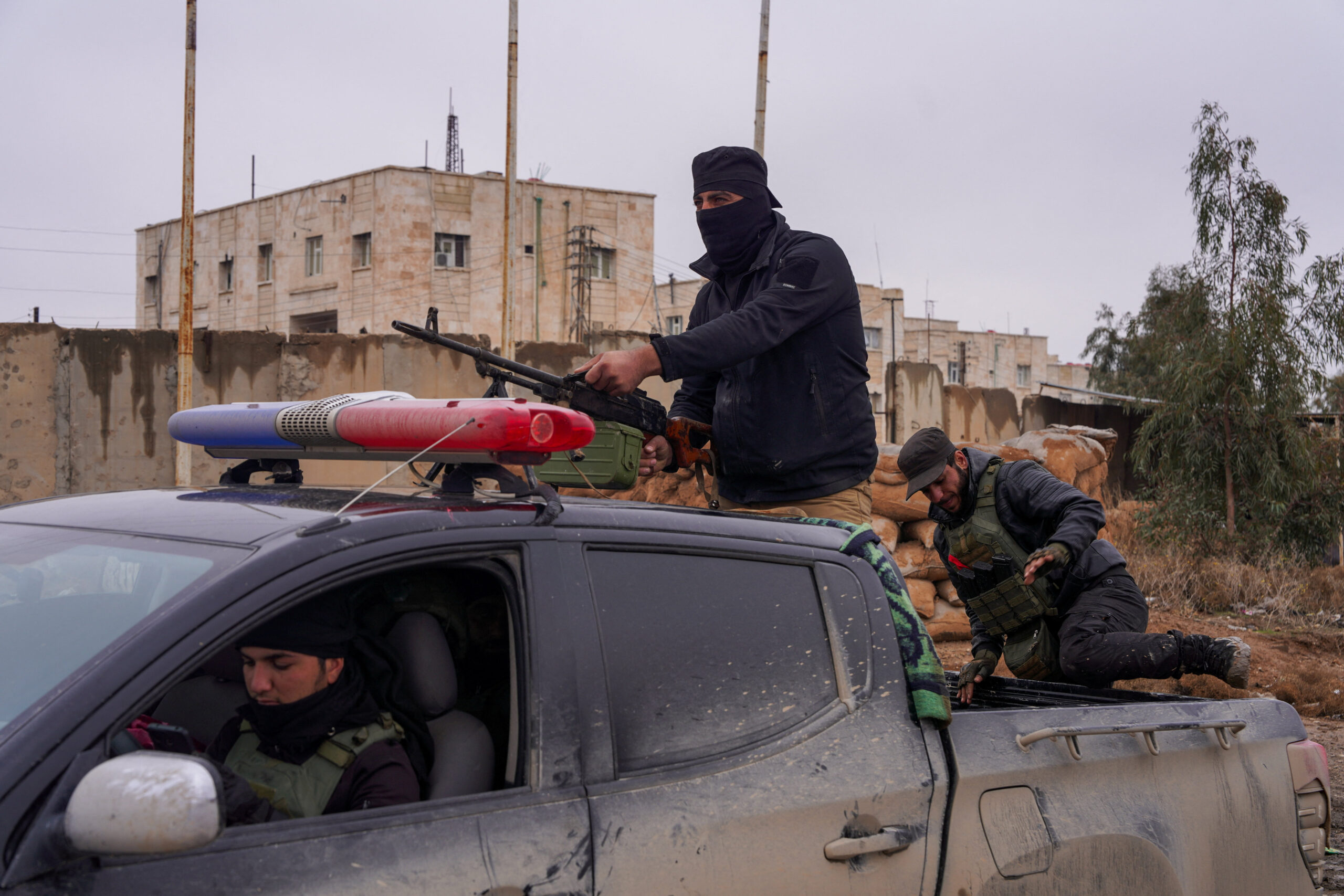 Suriye’de YPG bir kez daha ateşkesi ihlal etti. Haseke’de köye baskın