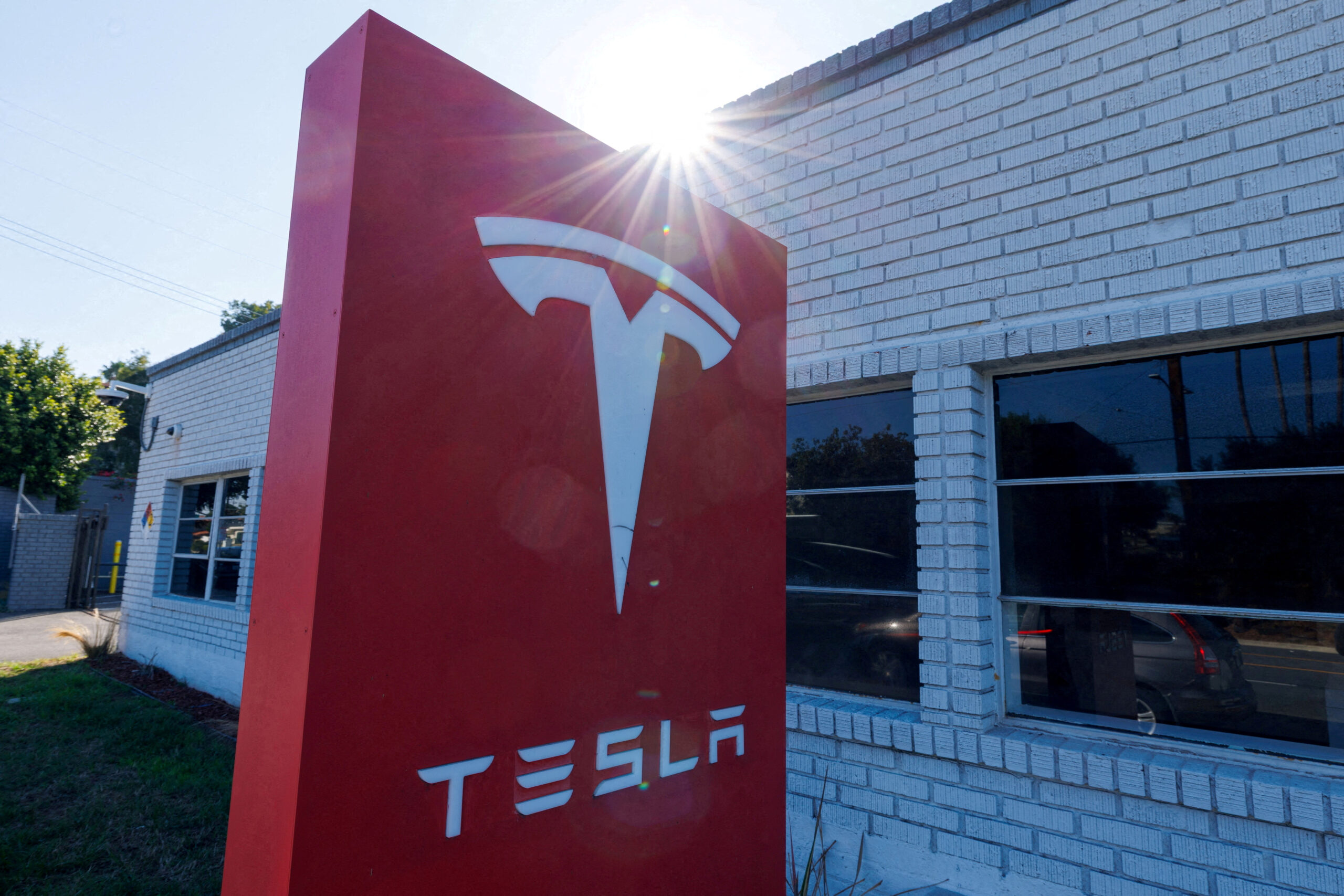 Tesla, elektrikli araç liderliğini BYD’ye kaptırdı