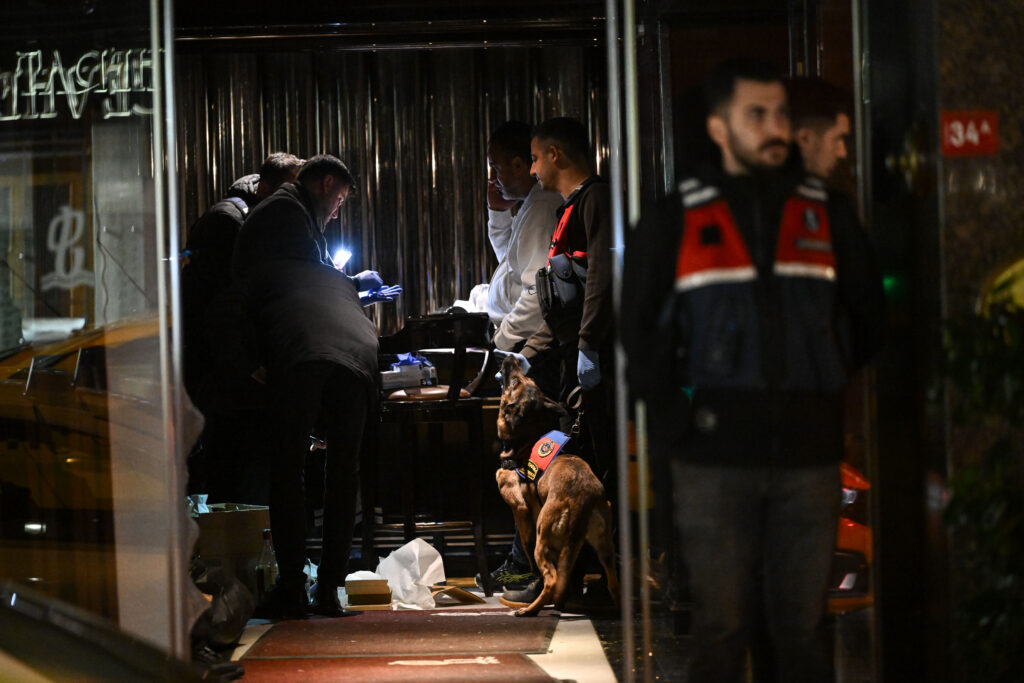 unlulere-uyusturucu-operasyonunda-yeni-dalga-bebek-otelde-arama-selen-gorguzel-gozaltinda-1j3xU22b.jpg