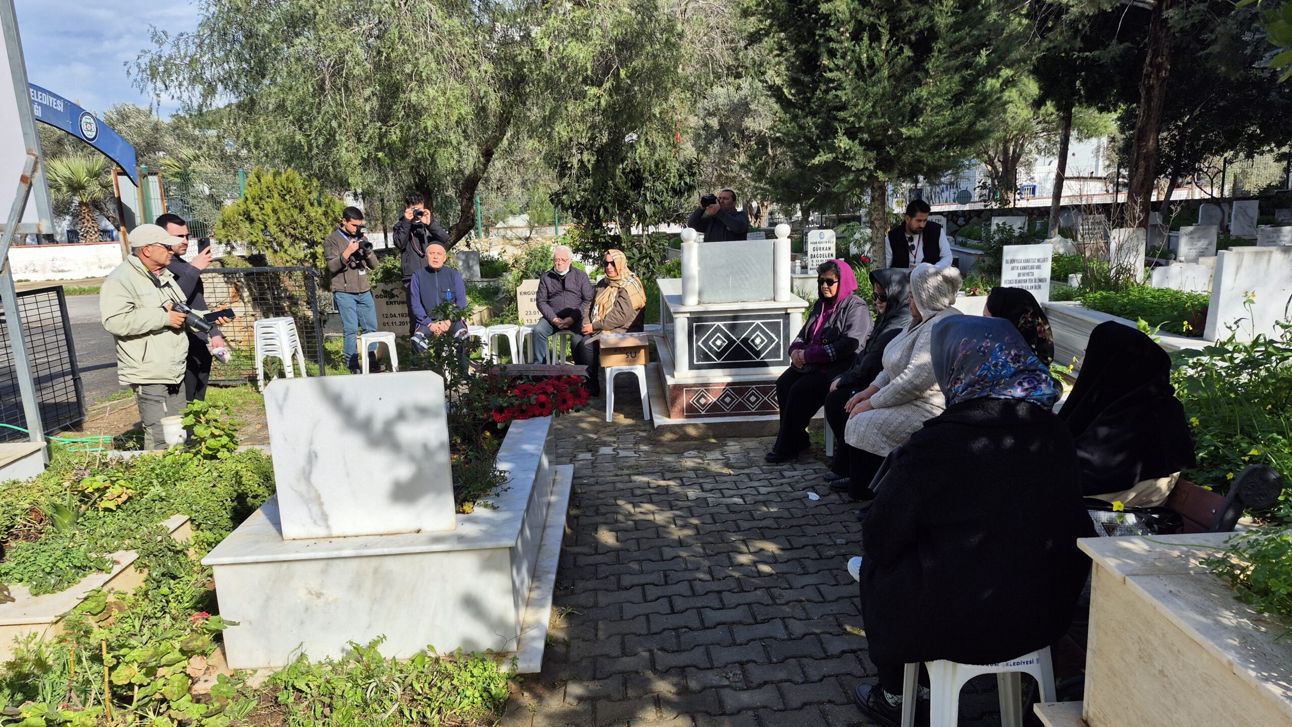 Yeşilçam’ın yıldızı Fatma Girik mezarı başında anıldı. Törene 10 kişi katıldı