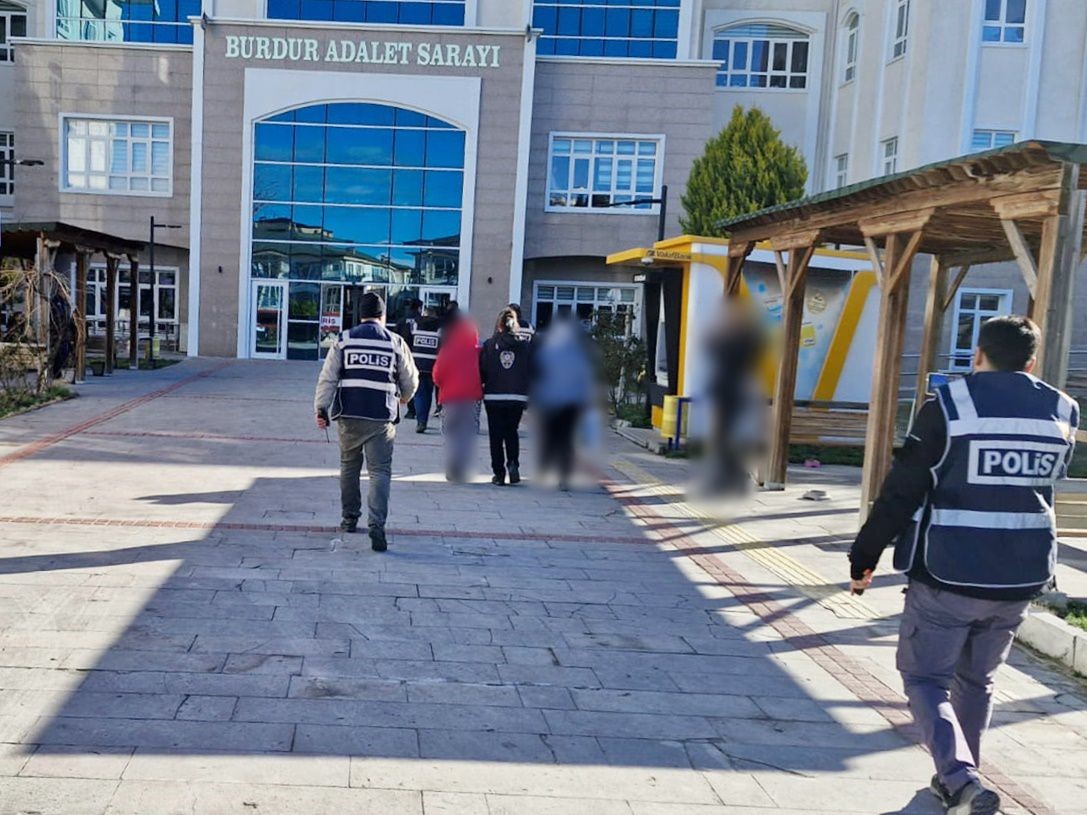 1 milyon liralık sahte altın bozduran şüpheliler yakalandı