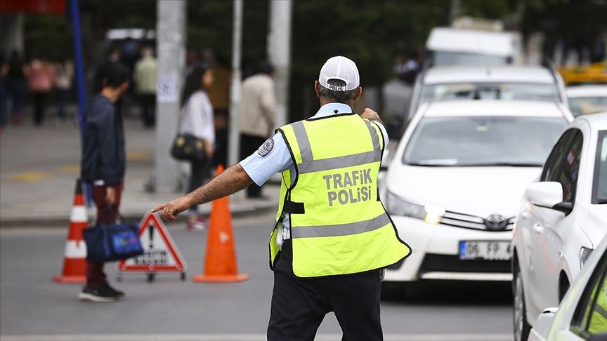 2026 yılı trafik cezası rehberi. Kırmızı ışık cezası ne kadar? Ehliyete el konulur mu?